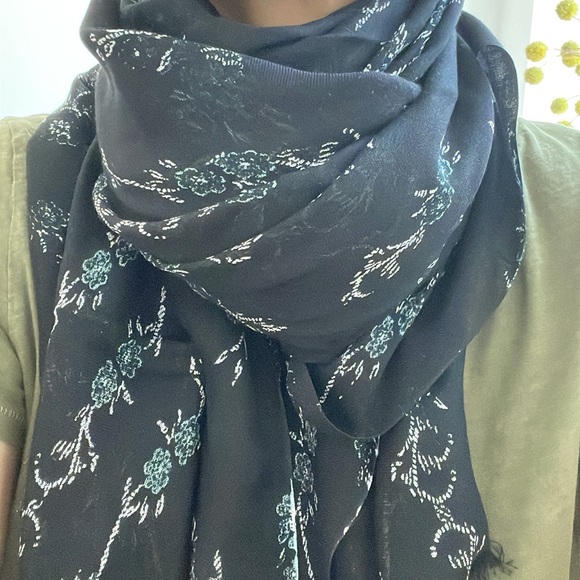 Club Monaco Silk & Cashmere Floral Scarf NWOT - Picture 4 of 4